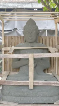 Sitzender Buddha, 209cm hoch, naturgrün 